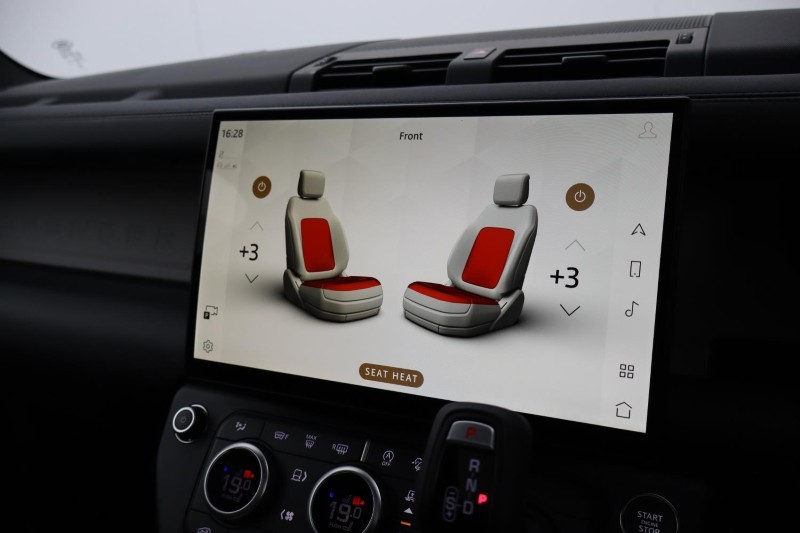  LAND ROVER DEFENDER 3.0 D250 X-Dynamic SE 110 5dr Auto 5319402