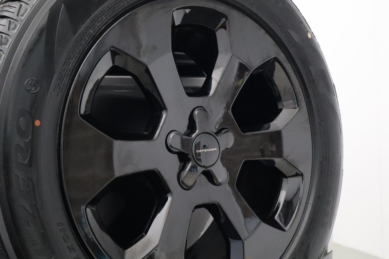  LAND ROVER DEFENDER 3.0 D250 X-Dynamic SE 110 5dr Auto 5319363