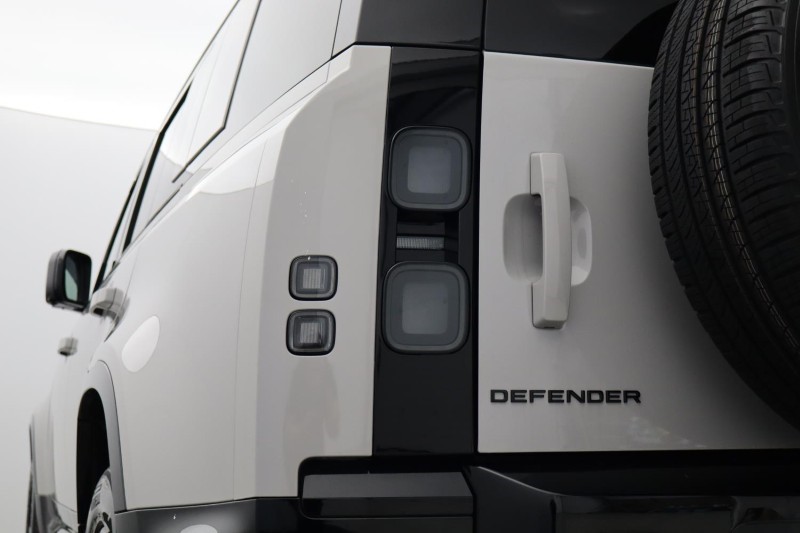  LAND ROVER DEFENDER 3.0 D250 X-Dynamic SE 110 5dr Auto 5319362