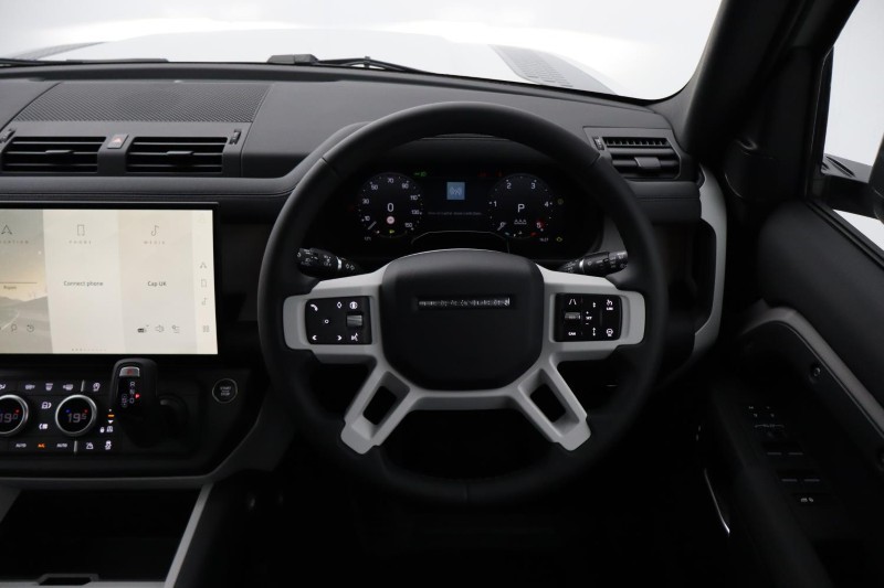  LAND ROVER DEFENDER 3.0 D250 X-Dynamic SE 110 5dr Auto 5319384