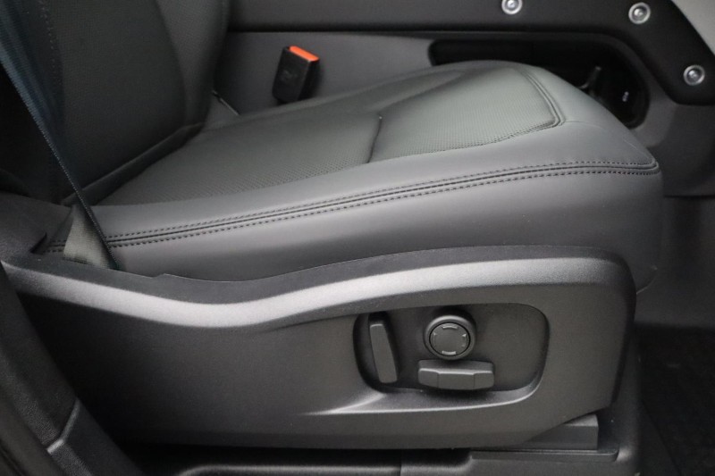  LAND ROVER DEFENDER 3.0 D250 X-Dynamic SE 110 5dr Auto 5319395