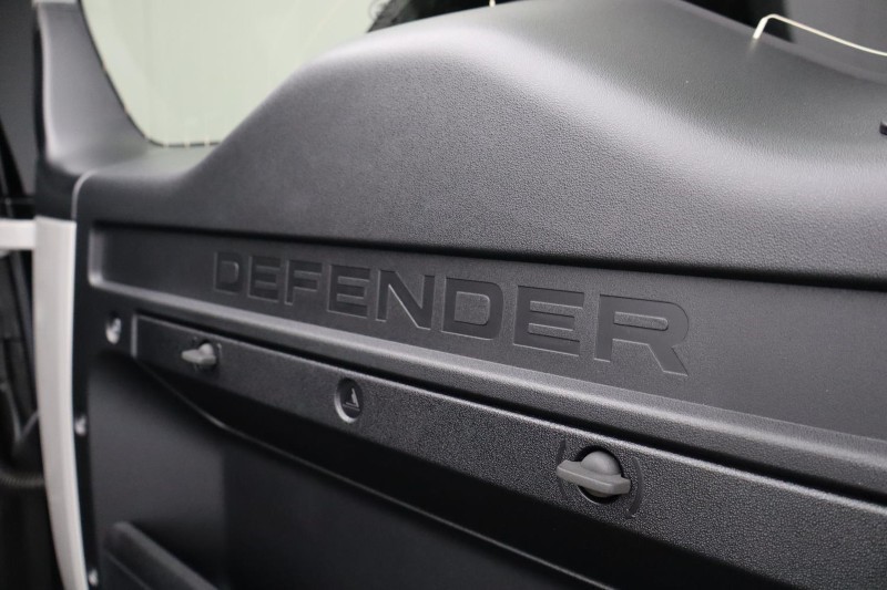  LAND ROVER DEFENDER 3.0 D250 X-Dynamic SE 110 5dr Auto 5319369