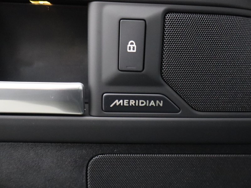  LAND ROVER DEFENDER 3.0 D250 X-Dynamic SE 110 5dr Auto 5433451