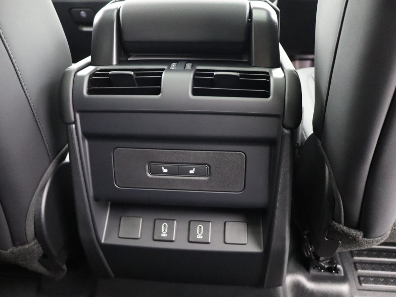  LAND ROVER DEFENDER 3.0 D250 X-Dynamic SE 110 5dr Auto 5433465