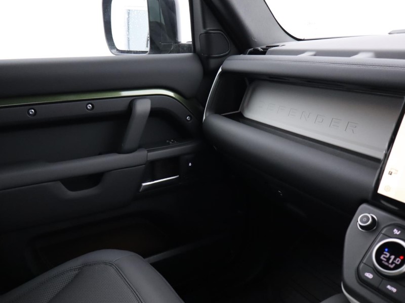  LAND ROVER DEFENDER 3.0 D250 X-Dynamic SE 110 5dr Auto 5433485