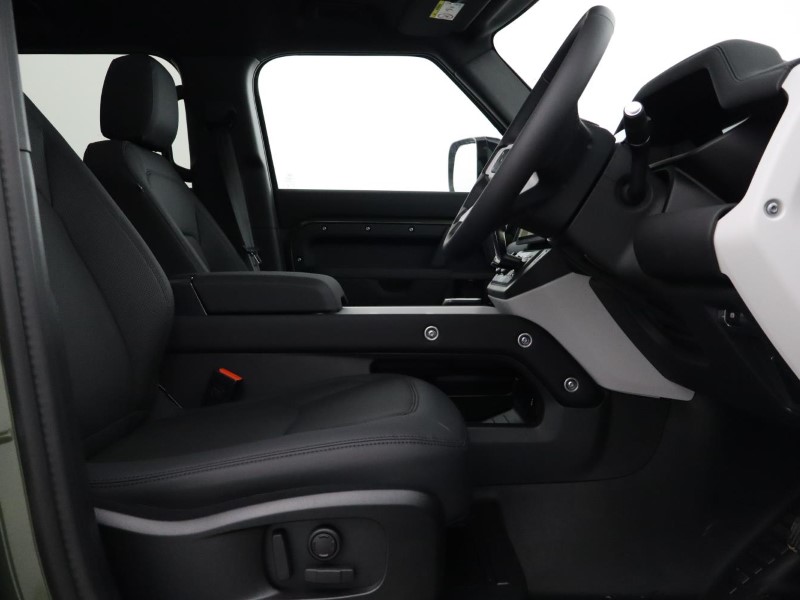  LAND ROVER DEFENDER 3.0 D250 X-Dynamic SE 110 5dr Auto 5433469