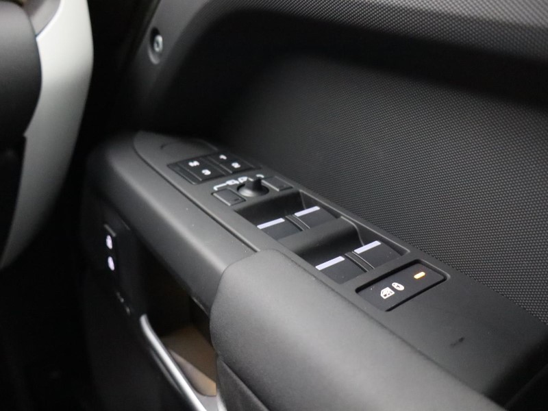  LAND ROVER DEFENDER 3.0 D250 X-Dynamic SE 110 5dr Auto 5433484