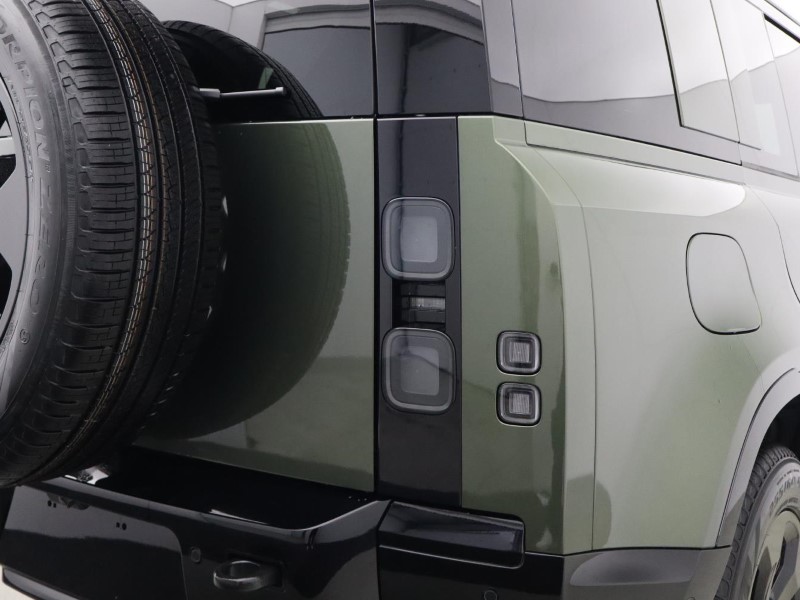  LAND ROVER DEFENDER 3.0 D250 X-Dynamic SE 110 5dr Auto 5433508