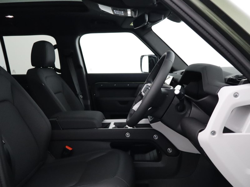 LAND ROVER DEFENDER 3.0 D250 X-Dynamic SE 110 5dr Auto 5433468