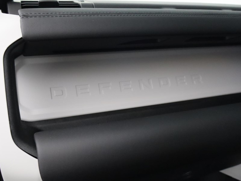  LAND ROVER DEFENDER 3.0 D250 X-Dynamic SE 110 5dr Auto 5433452