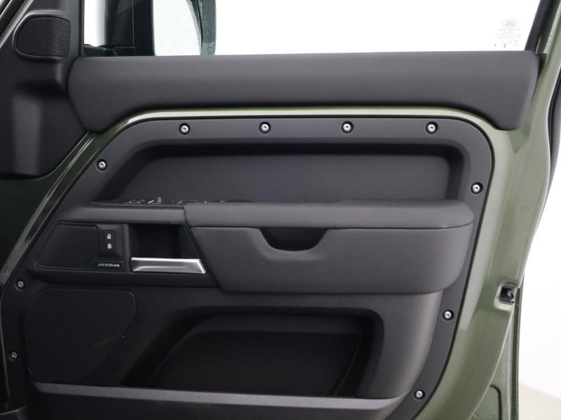  LAND ROVER DEFENDER 3.0 D250 X-Dynamic SE 110 5dr Auto 5433467