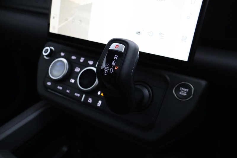  LAND ROVER DEFENDER 3.0 D350 X-Dynamic HSE 110 5dr Auto 5110086