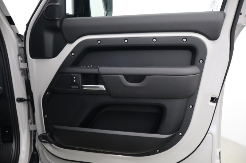  LAND ROVER DEFENDER 3.0 D350 X-Dynamic HSE 110 5dr Auto 5110081