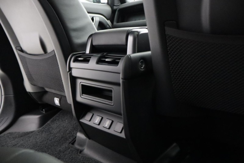  LAND ROVER DEFENDER 3.0 D350 X-Dynamic HSE 110 5dr Auto 5110080