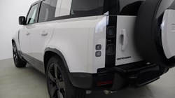 LAND ROVER DEFENDER 3.0 D350 X-Dynamic HSE 110 5dr Auto 5110060