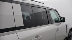 LAND ROVER DEFENDER 3.0 D350 X-Dynamic HSE 110 5dr Auto 5110062