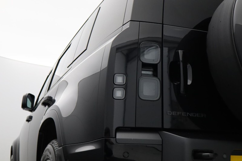  LAND ROVER DEFENDER 3.0 D250 X-Dynamic HSE 110 5dr Auto [7 Seat] 5325963