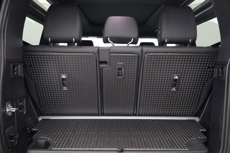  LAND ROVER DEFENDER 3.0 D250 X-Dynamic SE 90 3dr Auto 5550574
