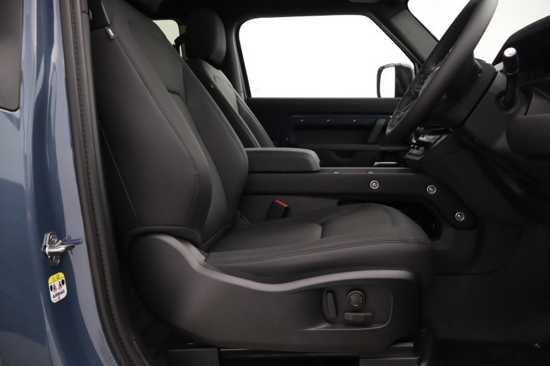 LAND ROVER DEFENDER 3.0 D250 X-Dynamic SE 90 3dr Auto 5550591