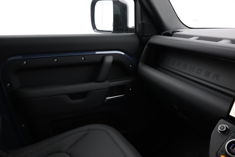  LAND ROVER DEFENDER 3.0 D250 X-Dynamic SE 90 3dr Auto 5550624
