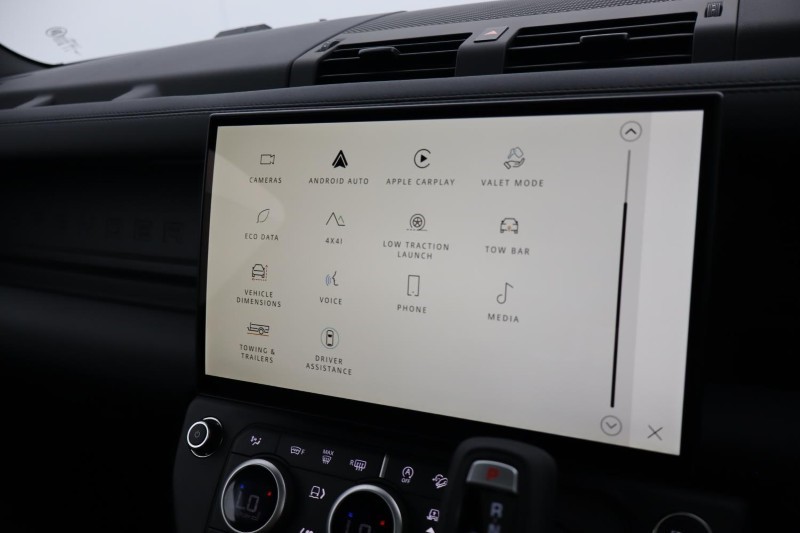  LAND ROVER DEFENDER 3.0 D250 X-Dynamic SE 90 3dr Auto 5550623