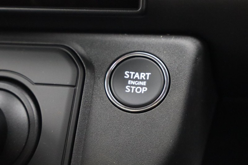  LAND ROVER DEFENDER 3.0 D250 X-Dynamic SE 90 3dr Auto 5550632