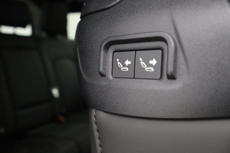  LAND ROVER DEFENDER 3.0 D250 X-Dynamic SE 90 3dr Auto 5550593