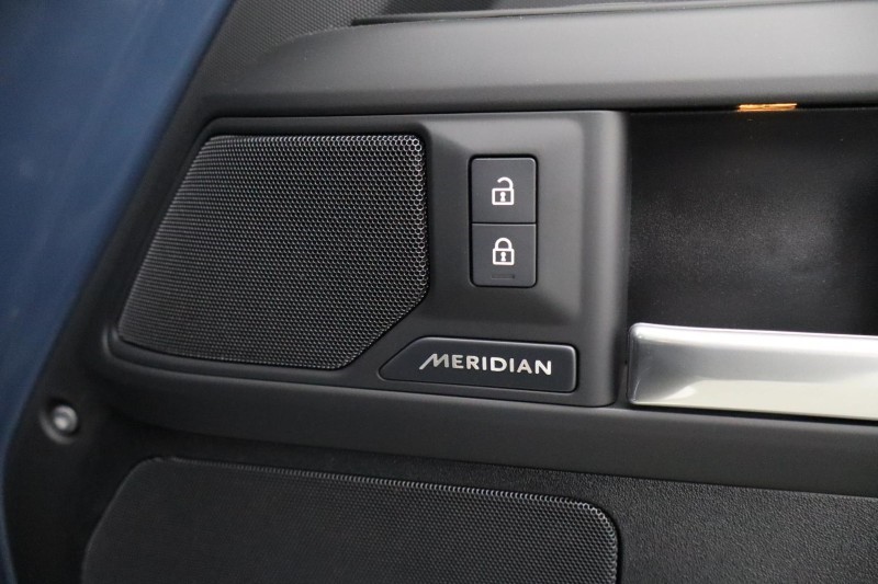  LAND ROVER DEFENDER 3.0 D250 X-Dynamic SE 90 3dr Auto 5550633