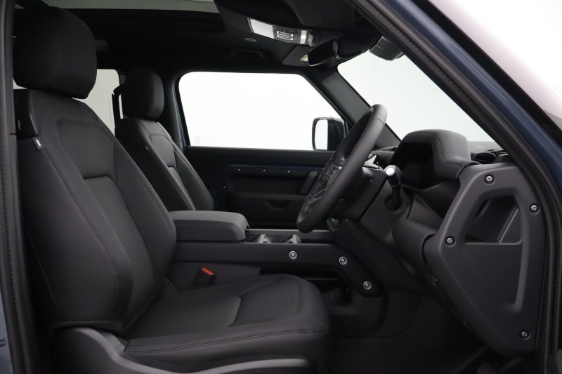  LAND ROVER DEFENDER 3.0 D250 X-Dynamic SE 90 3dr Auto 5550590