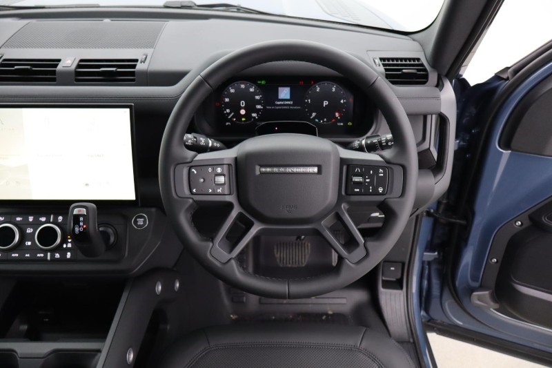  LAND ROVER DEFENDER 3.0 D250 X-Dynamic SE 90 3dr Auto 5550603
