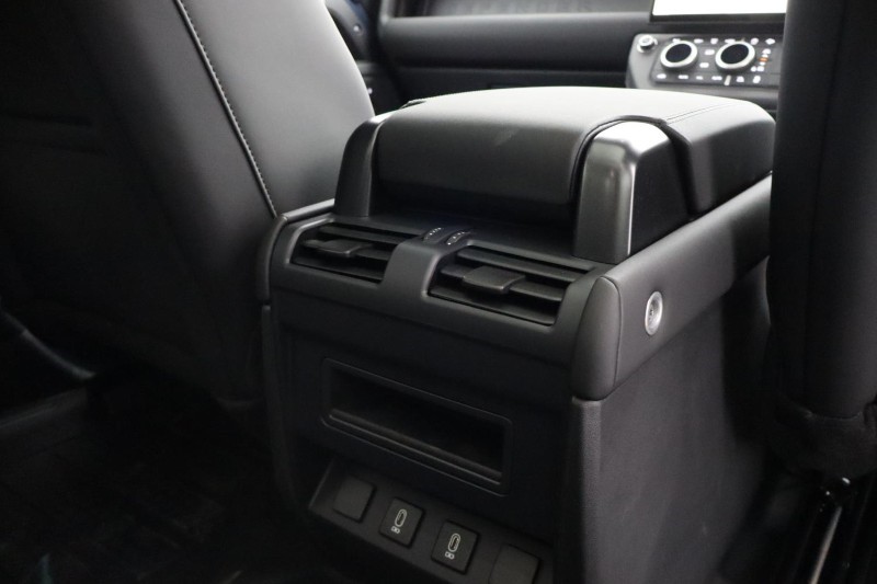  LAND ROVER DEFENDER 3.0 D250 X-Dynamic SE 90 3dr Auto 5550605