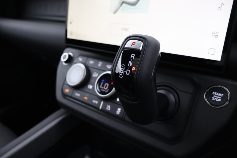  LAND ROVER DEFENDER 3.0 D250 X-Dynamic SE 90 3dr Auto 5550616