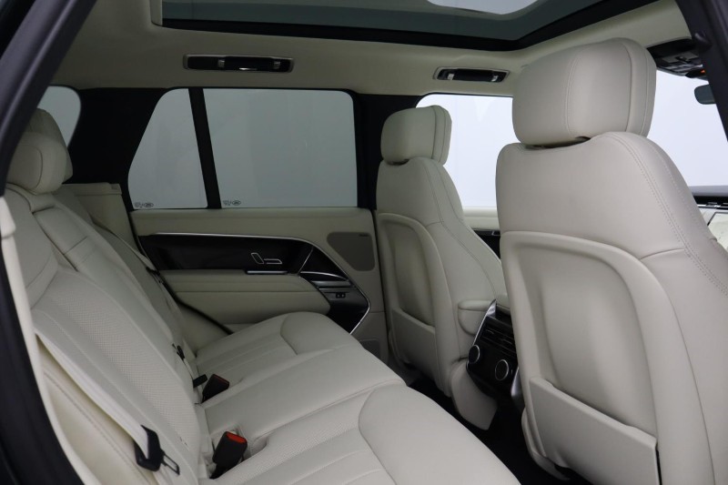  LAND ROVER RANGE ROVER 3.0 D300 SE 4dr Auto 5489365