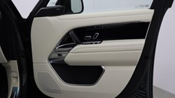 LAND ROVER RANGE ROVER 3.0 D300 SE 4dr Auto 5489377