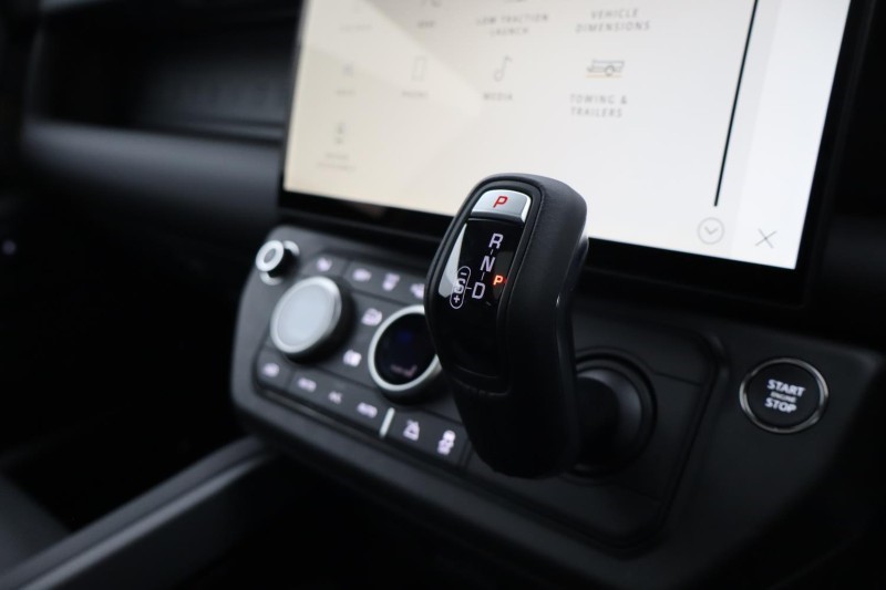 LAND ROVER DEFENDER 3.0 D250 X-Dynamic SE 90 3dr Auto 5969403