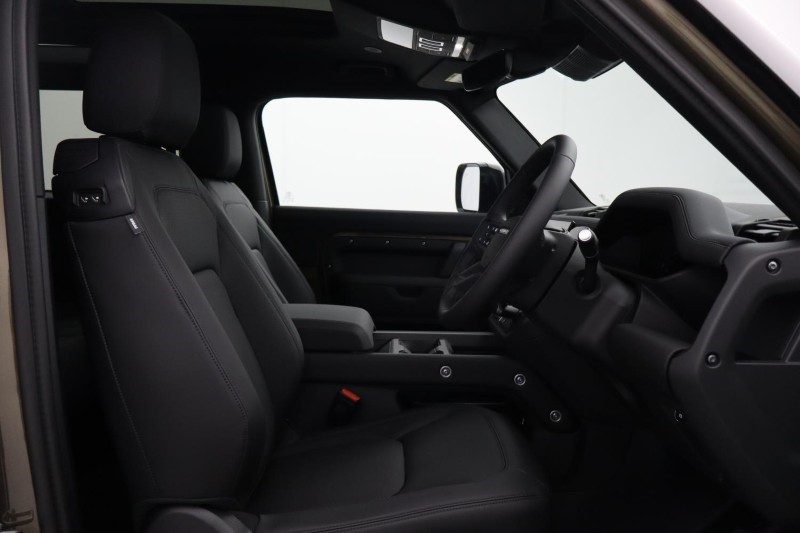 LAND ROVER DEFENDER 3.0 D250 X-Dynamic SE 90 3dr Auto 5969375
