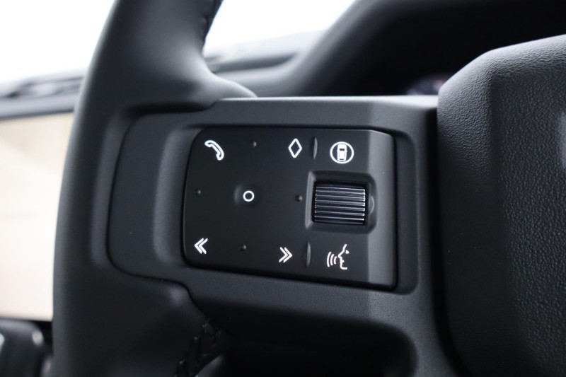 LAND ROVER DEFENDER 3.0 D250 X-Dynamic SE 90 3dr Auto 5969391