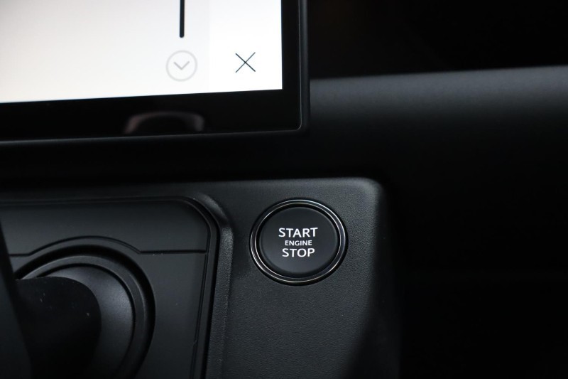 LAND ROVER DEFENDER 3.0 D250 X-Dynamic SE 90 3dr Auto 5969404