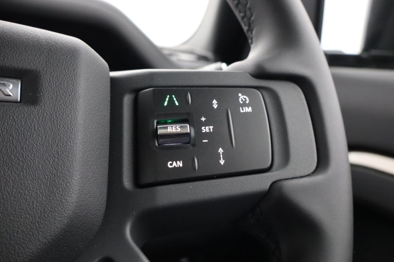LAND ROVER DEFENDER 3.0 D250 X-Dynamic SE 90 3dr Auto 5969390