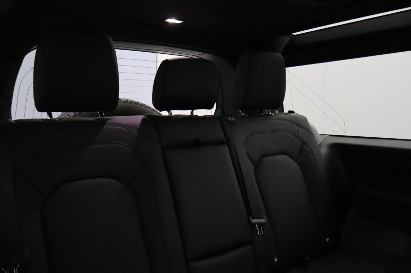 LAND ROVER DEFENDER 3.0 D250 X-Dynamic SE 90 3dr Auto 5969386