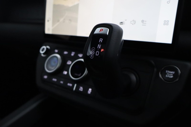 LAND ROVER DEFENDER 3.0 D250 X-Dynamic SE 90 3dr Auto 5969387