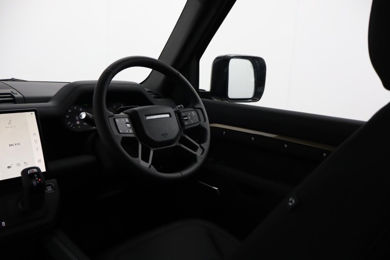 LAND ROVER DEFENDER 3.0 D250 X-Dynamic SE 90 3dr Auto 5969384