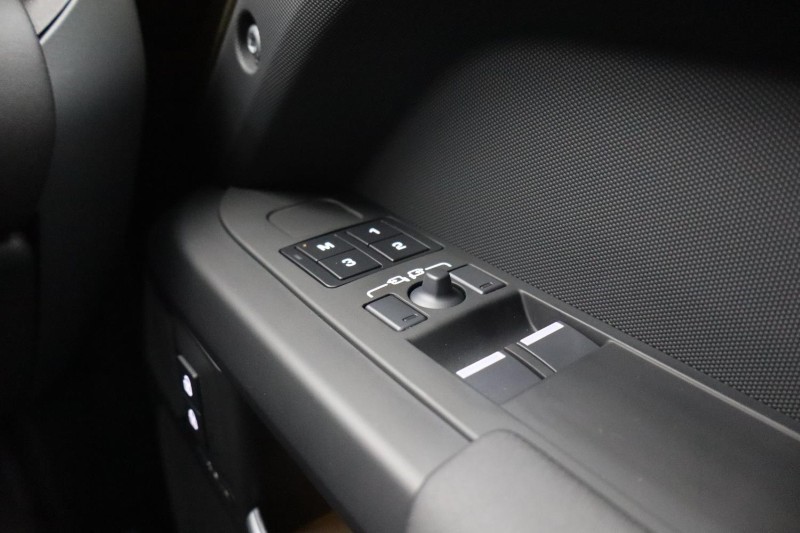LAND ROVER DEFENDER 3.0 D250 X-Dynamic SE 90 3dr Auto 5969407