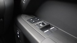 LAND ROVER DEFENDER 3.0 D250 X-Dynamic SE 90 3dr Auto 5969407