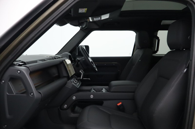 LAND ROVER DEFENDER 3.0 D250 X-Dynamic SE 90 3dr Auto 5969369