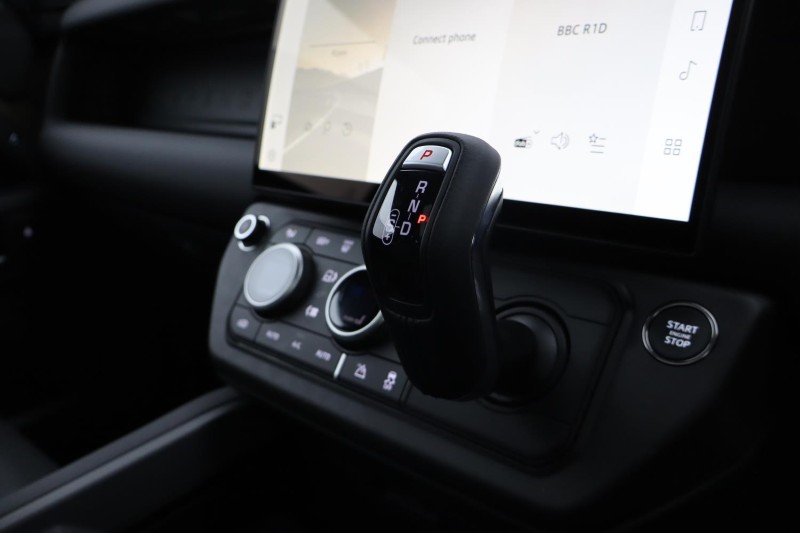 LAND ROVER DEFENDER 3.0 D250 X-Dynamic SE 90 3dr Auto 5969388