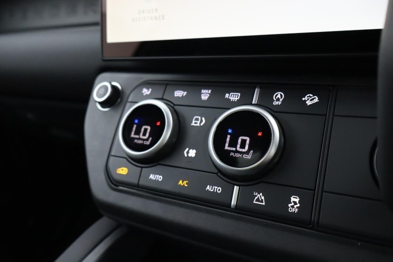 LAND ROVER DEFENDER 3.0 D250 X-Dynamic SE 90 3dr Auto 5969405