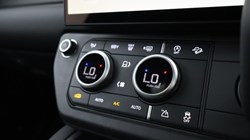 LAND ROVER DEFENDER 3.0 D250 X-Dynamic SE 90 3dr Auto 5969405
