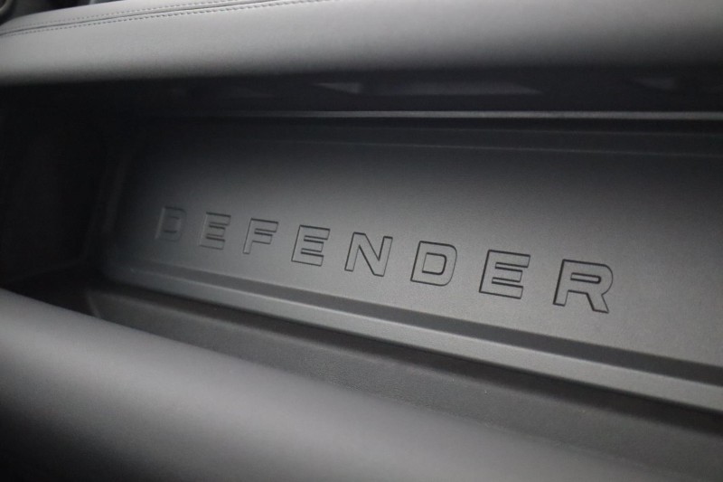 LAND ROVER DEFENDER 3.0 D250 X-Dynamic SE 90 3dr Auto 5969410