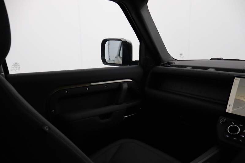 LAND ROVER DEFENDER 3.0 D250 X-Dynamic SE 90 3dr Auto 5969385